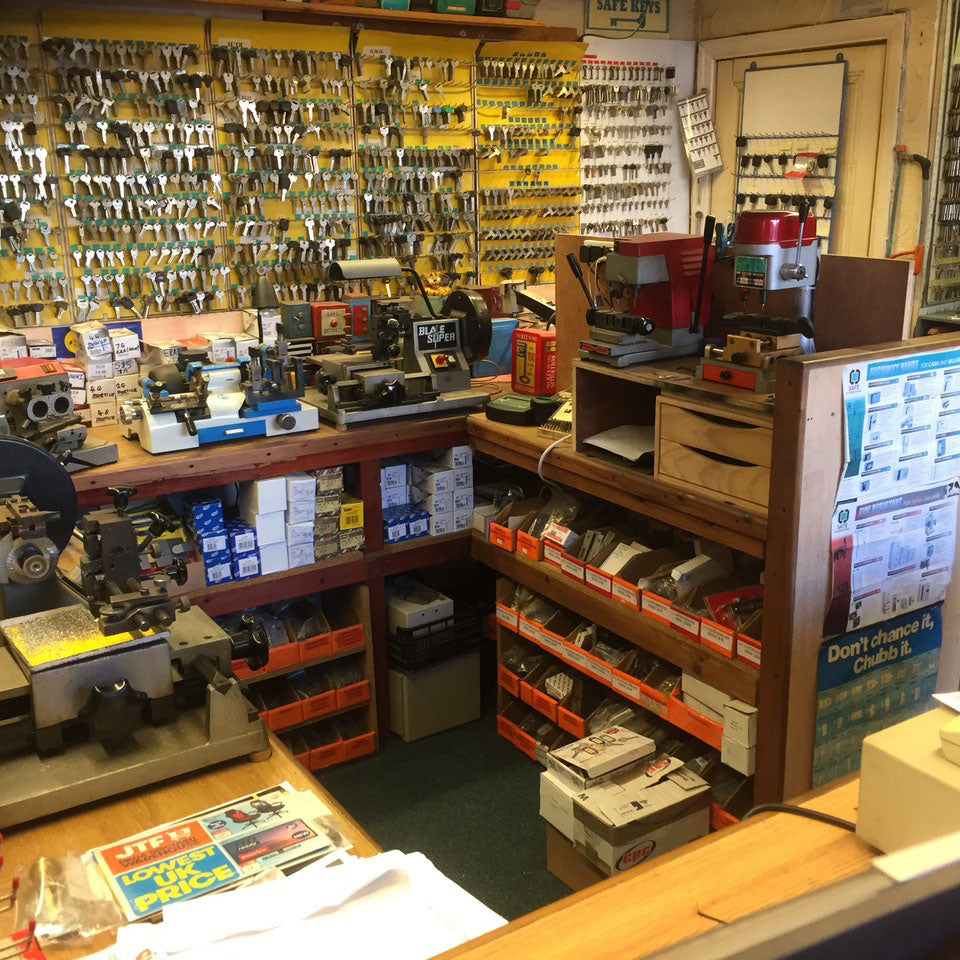 EL 247 Locksmith – Key Cutting & Programming Services